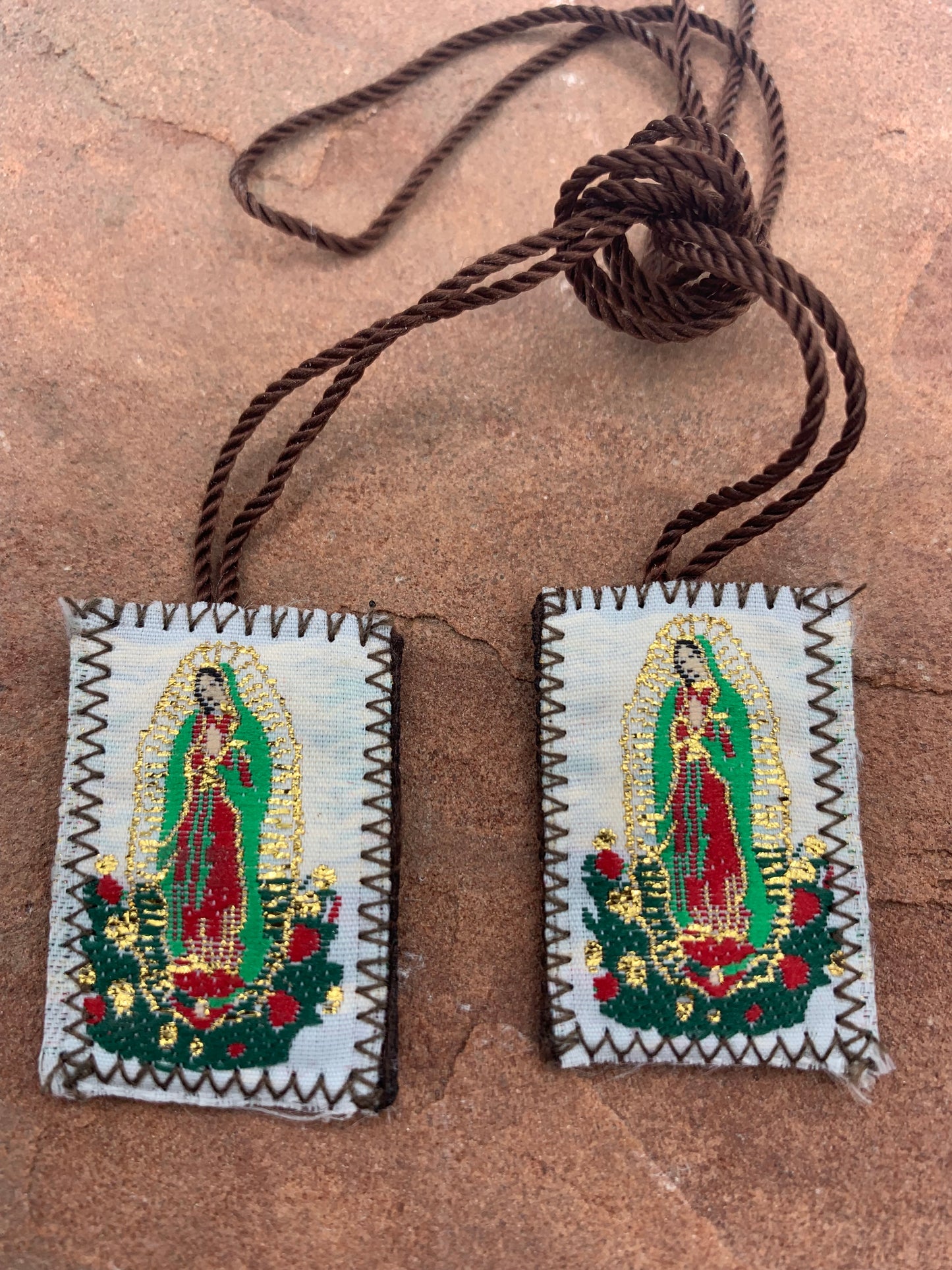 Tres Escapularios de la Virgen de Guadalupe