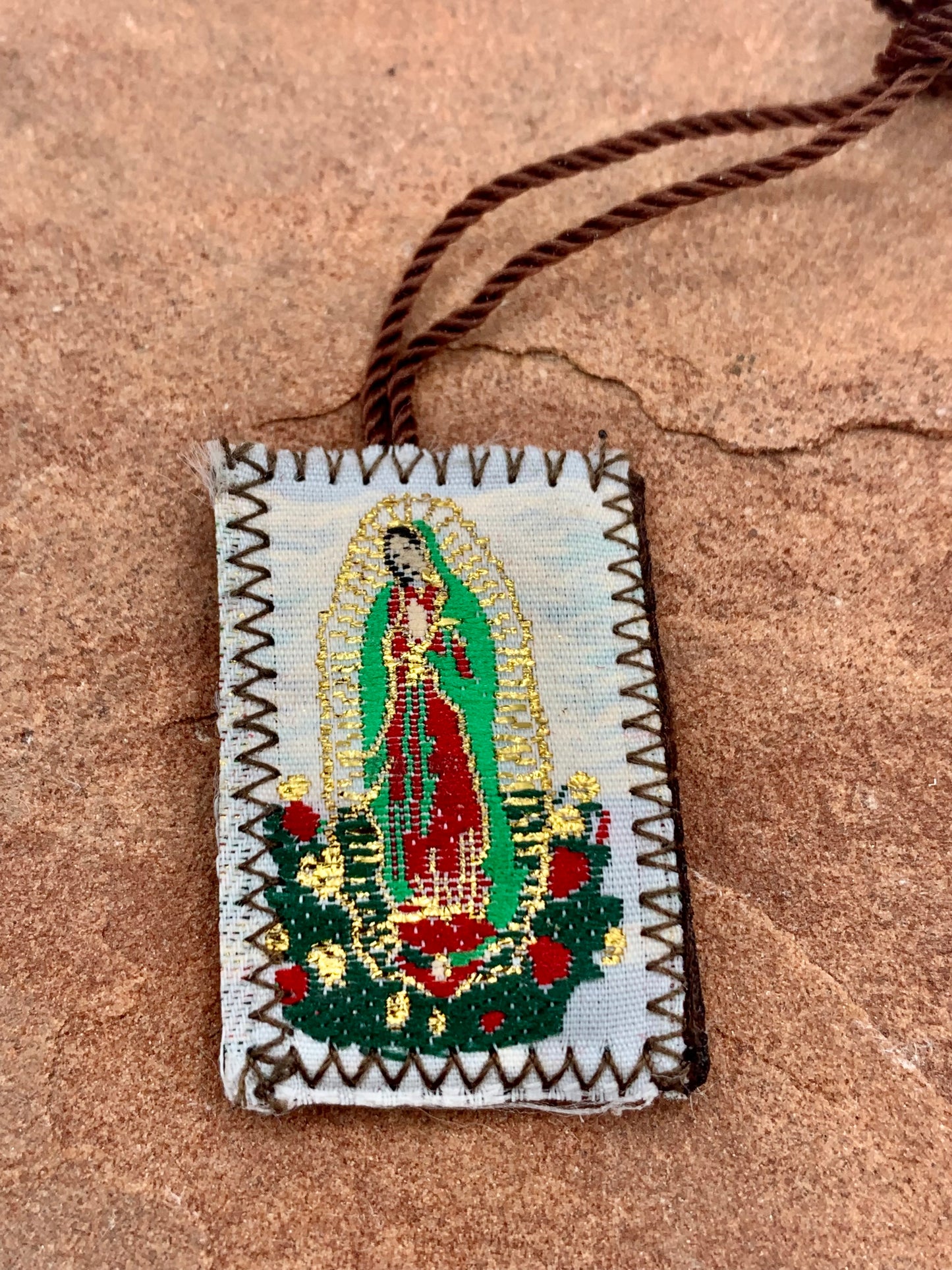 Tres Escapularios de la Virgen de Guadalupe